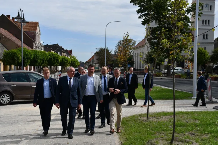 Rozbudowa skrzyżowania nr 190 i 191 z drogą gminną nr 19527P w miejscowości Szamocin