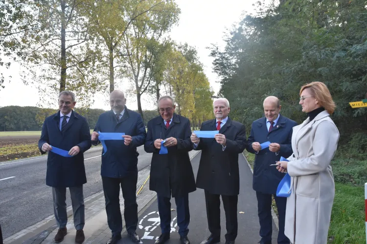 Symboliczne otwarcie nowej drogi dla rower&oacute;w na odcinku Grodzisk Wielkopolski &ndash; Ujazd