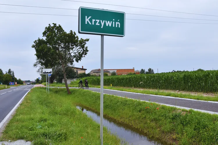 Nowa droga dla rower&oacute;w na odcinku Krzywiń &ndash; Jerka
