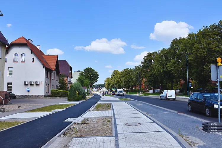 Ostatnie roboty bitumiczne na drodze wojewódzkiej nr 182 w Czarnkowie
