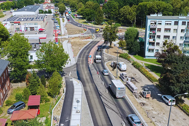 Ostatnie roboty bitumiczne na drodze wojewódzkiej nr 182 w Czarnkowie