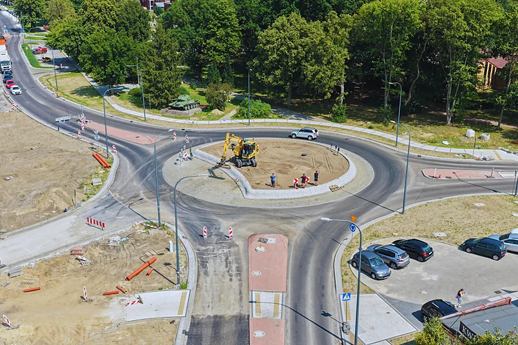 Ostatnie roboty bitumiczne na drodze wojewódzkiej nr 182 w Czarnkowie