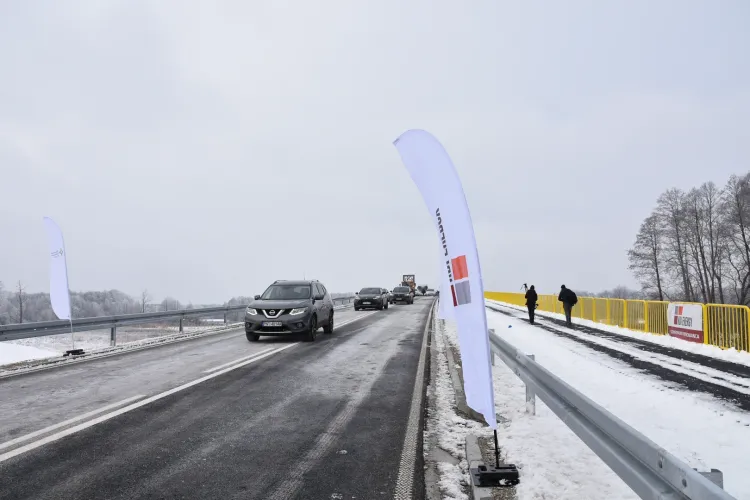 otwarcie nowego odcinka drogi wojew&oacute;dzkiej nr 305